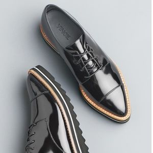Vince 'Alanis' Pointy Toe Oxford Patent Leather
